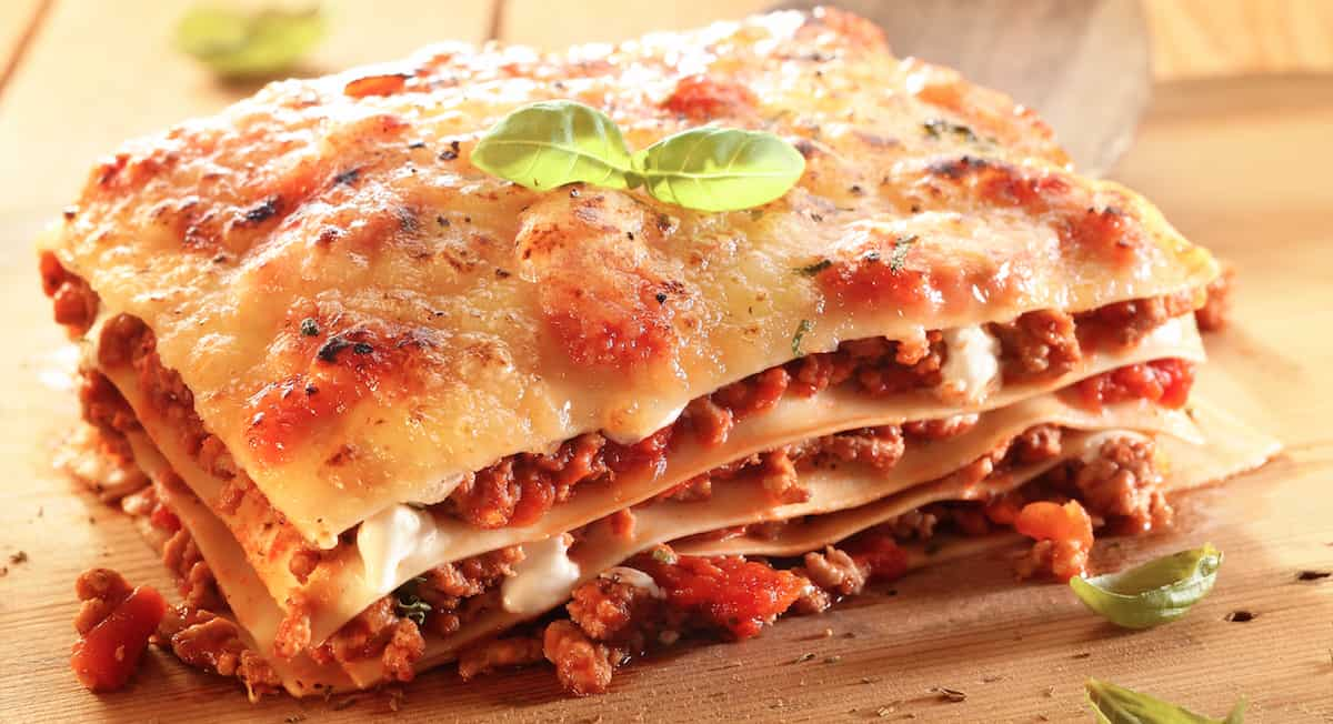  Lasagna Per Tray; Meat Vegetables Spices Pizza Cheese Materials (500 Grams Weight) 