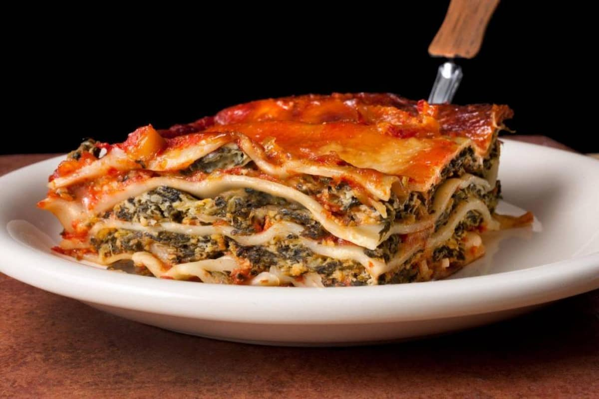  Lasagna in Pune; Wide Flat 1MM Thick Pasta 3 Forms Vegetable Cream Sauce Cheese 