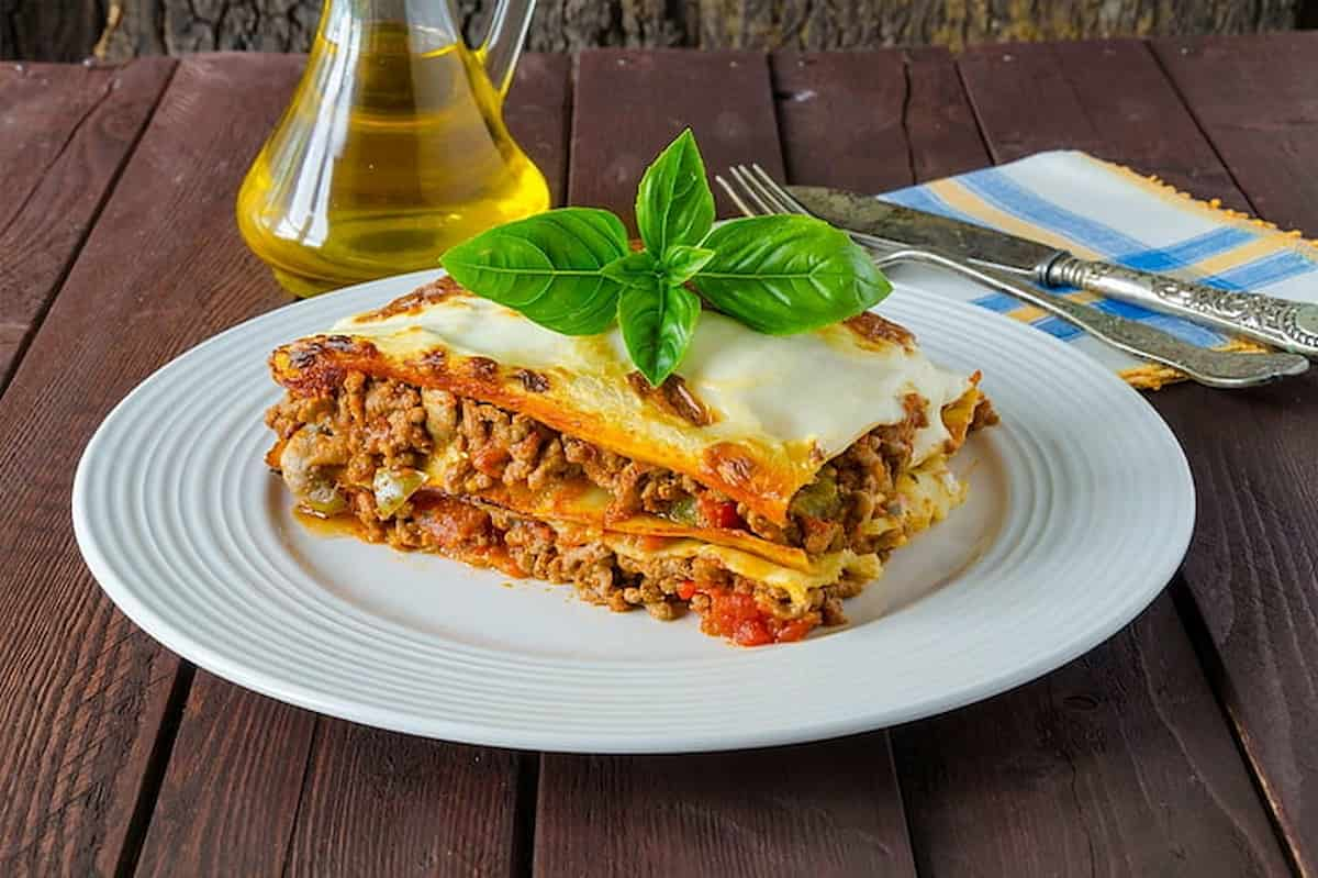  Lasagna in Pune; Wide Flat 1MM Thick Pasta 3 Forms Vegetable Cream Sauce Cheese 