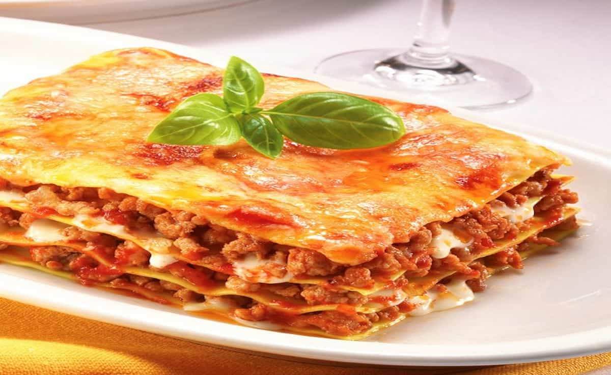  Lasagna in Pune; Wide Flat 1MM Thick Pasta 3 Forms Vegetable Cream Sauce Cheese 